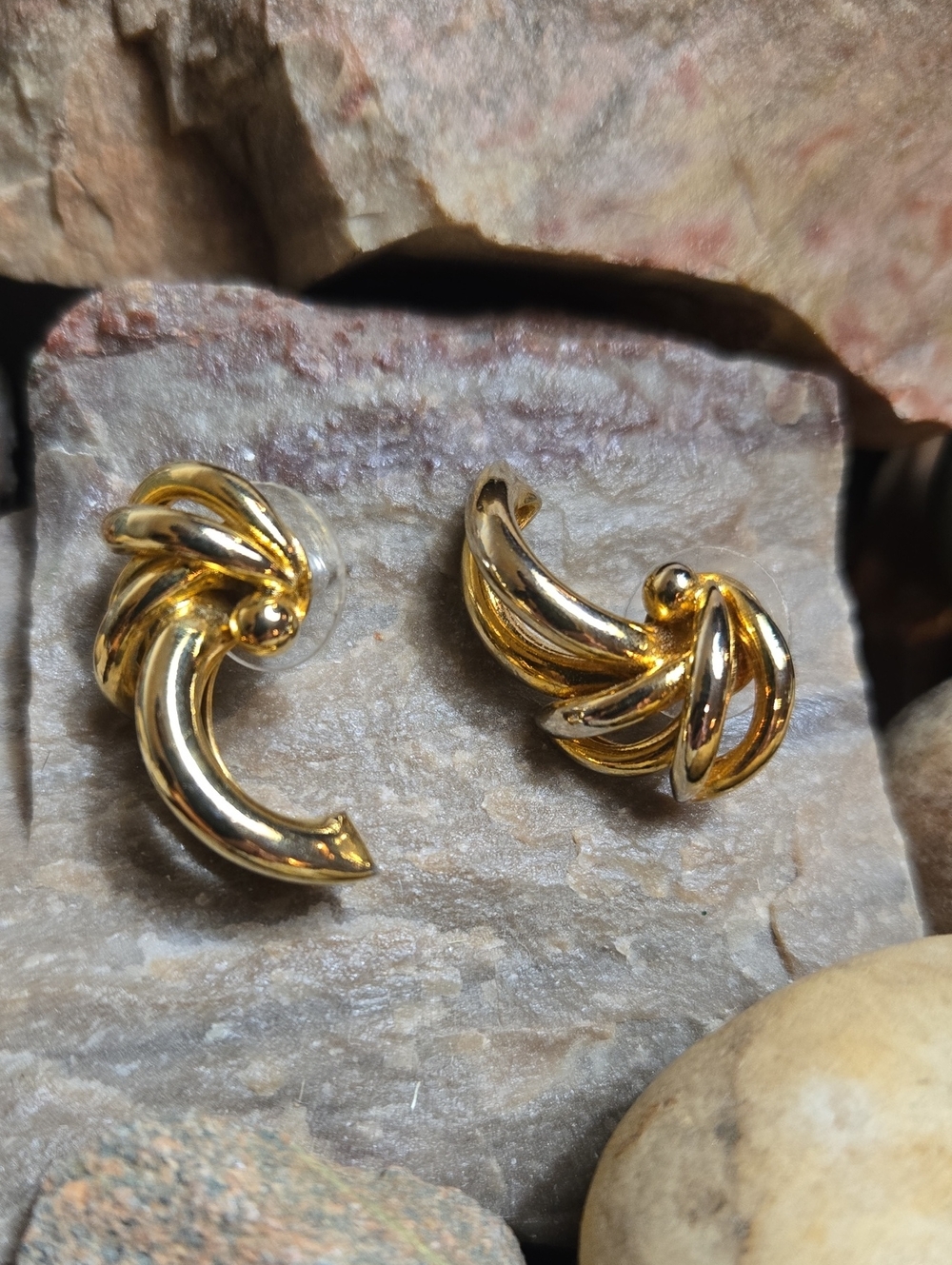 Vtg Gold tone "Shrimp" Cluster Earrings - Picture 3 of 6